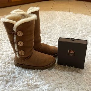 Ugg Triple Bailey Button Size 7 Boots + Cleaning Kit Bundle